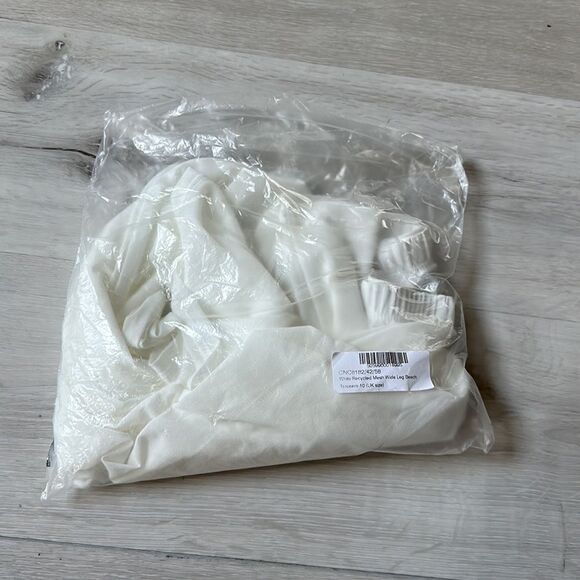 Prettylittlethings White Recycled Mesh Wide Leg Beach Sz 6 NWT IN PACKAGING - Picture 3 of 5